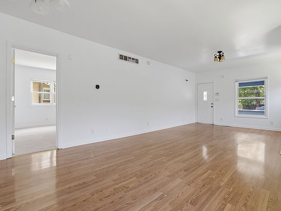 4th image of 3565 Evergreen Ave