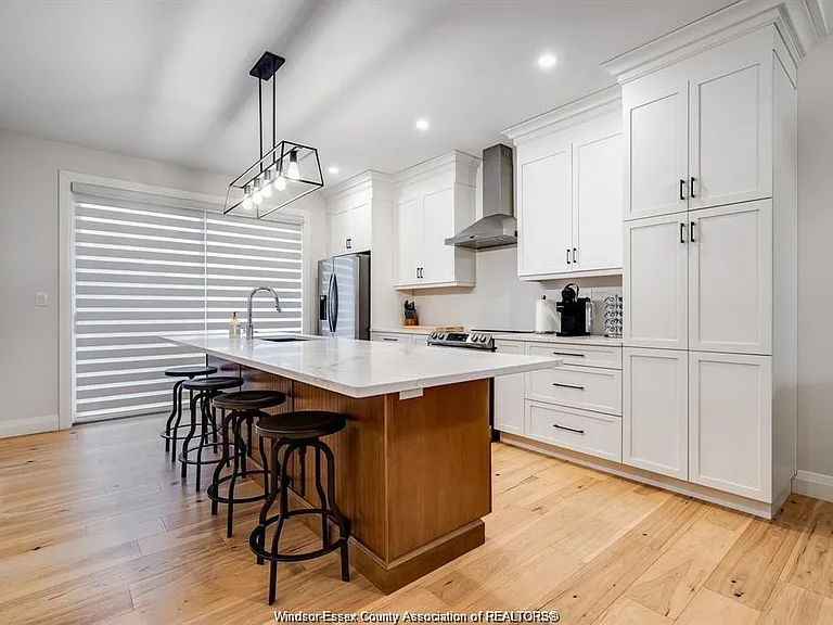241 Robinson Ave #UPPER — Photo 7