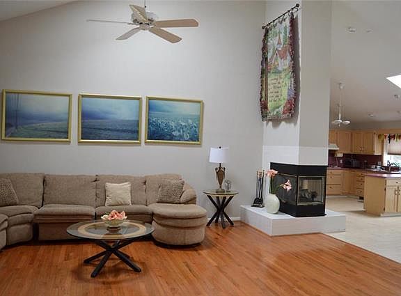 4th image of 121 Melissa Dr