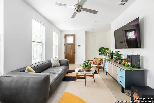 808 E Carson St #101 — Photo 11