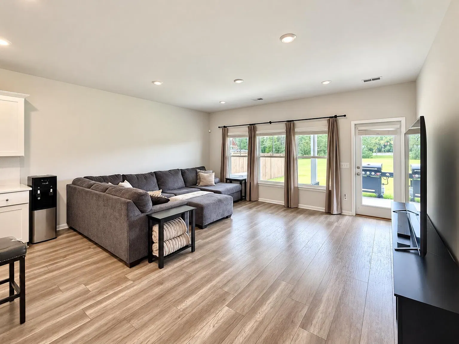Beautiful 5 Bedroom House in Summers Corner — Photo 4