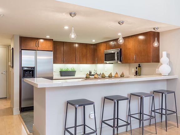 4th image of 700 Illinois St #6