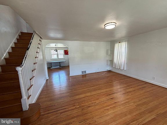 3rd image of 1836 Faunce St