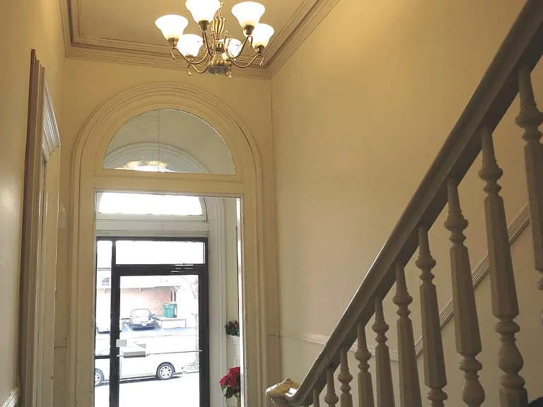 216 W Madison St #2R — Photo 11
