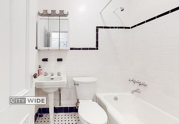 4th image of 145 E 72nd St APT 5f