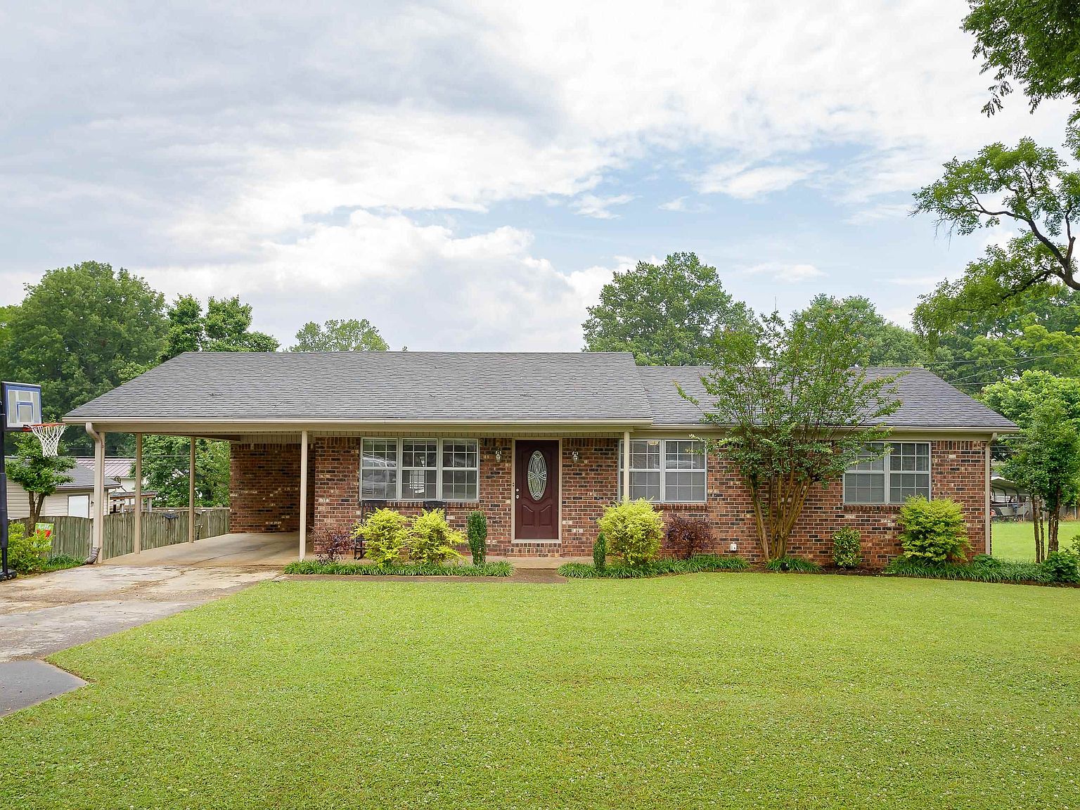 907 Michigan Ave, Muscle Shoals, AL 35661 Zillow