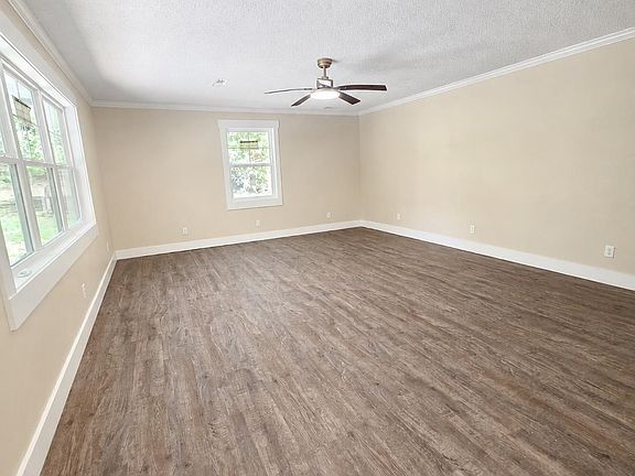 4th image of 234 Edwards Ln