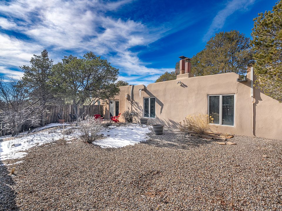 1st image of 323 Calle Estado