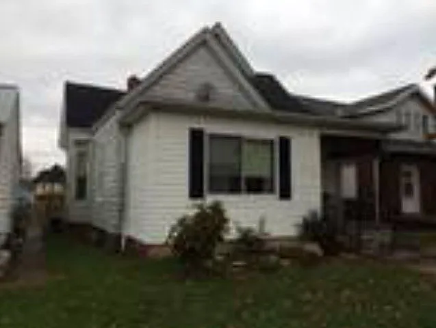 1601 4th St photo 1