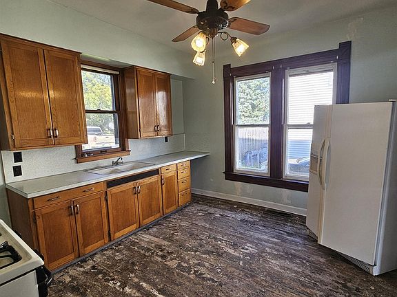 5th image of 705 Garfield St