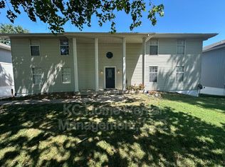 211 NW Barr Rd #C, Grain Valley, MO 64029