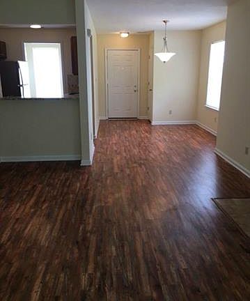 3rd image of 813 Selwyn Oaks Ct APT A