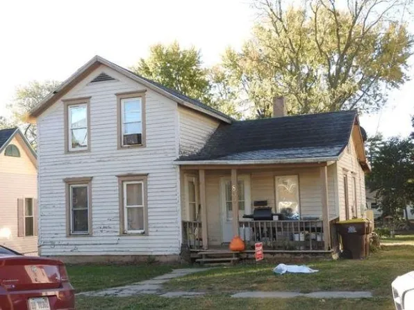 809 E Shawnee St, Freeport, IL 61032