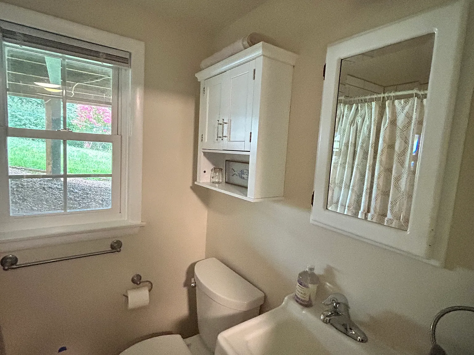 913 Rockland Ave — Photo 4