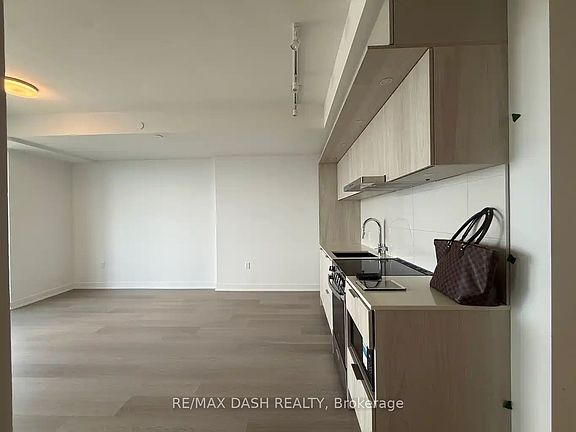5th image of 448 Burnhamthorpe Rd W #5604