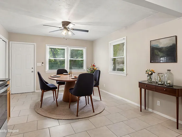 3915 Crown Point Ave — Photo 11