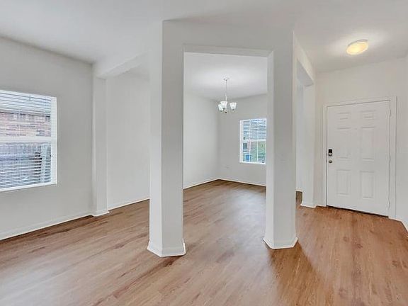 4th image of 13513 Henneman Dr