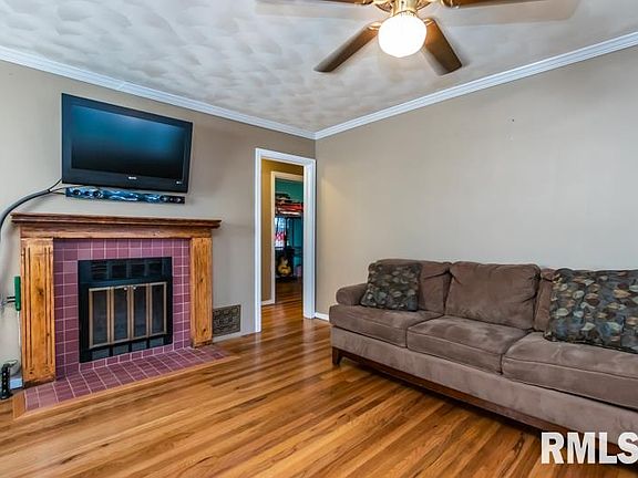 3rd image of 1024 E Paris Ave