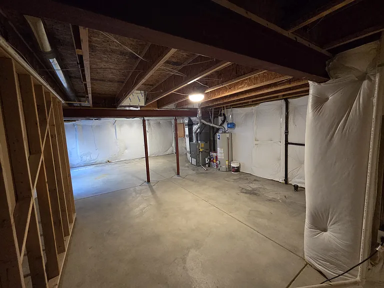 Spacious unfinished basement