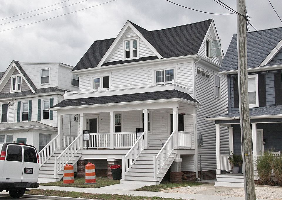 1212 Bay Ave