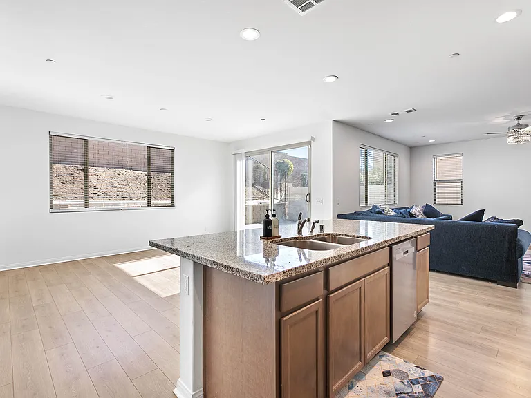 4551 Highland Ave — Photo 10