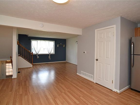 4th image of 145 Woodlands