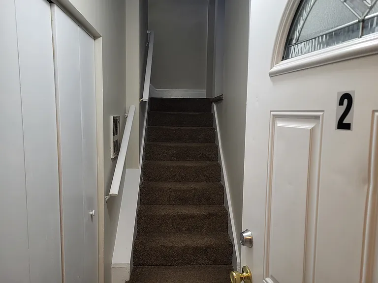 2137 Green St #2 — Photo 4