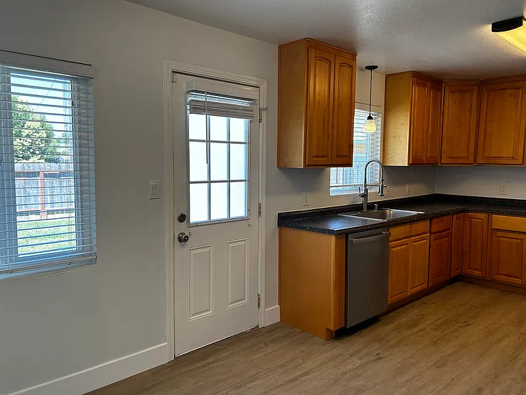 6550 Nielsen Way — Photo 2