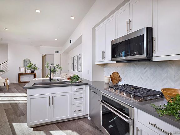 5th image of 2430 Community Ln #31