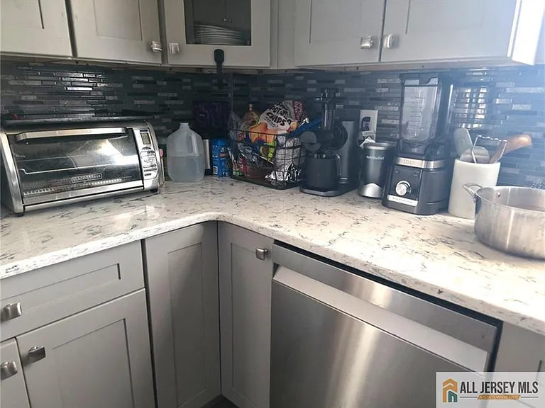 23 Maple St — Photo 7