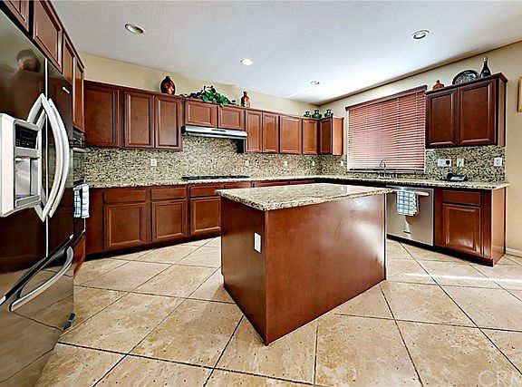 Beautiful Kitchen with Walk in Pantry