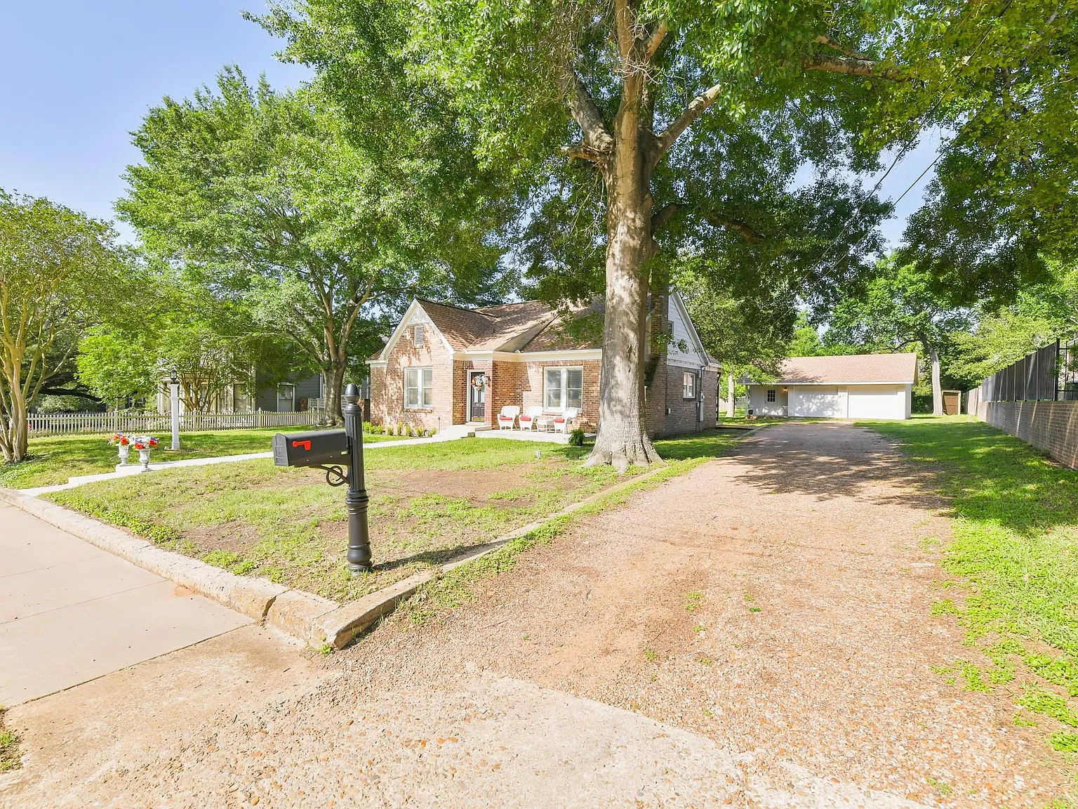 2 bed, 2.0 bath, 1504 sqft, $3,500 — Photo 2