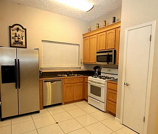 5th image of 1030 Woodbridge Ave