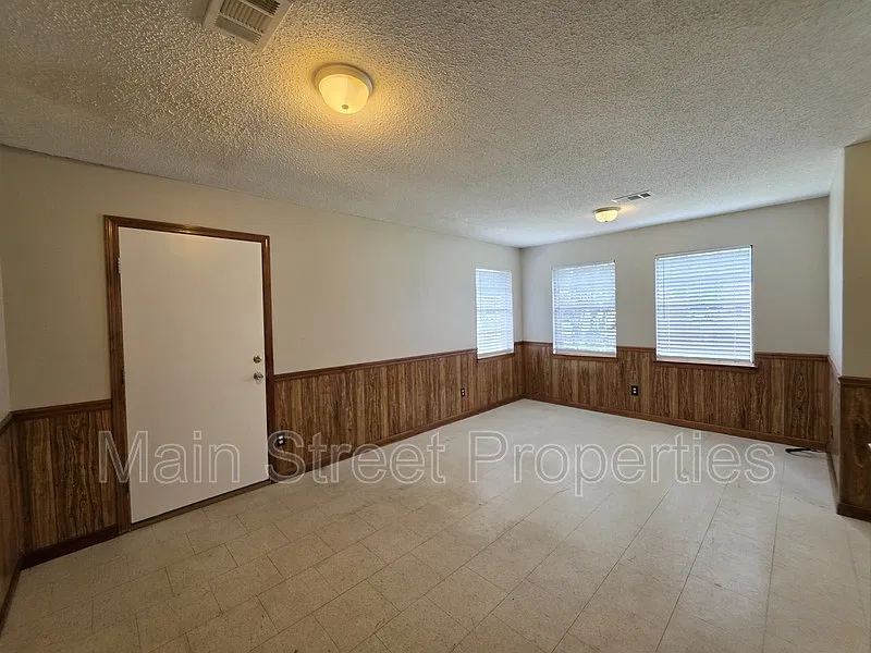 Cantonment Heights — Photo 3