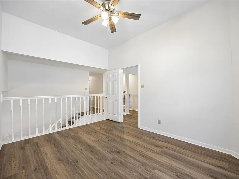 4627 Plymouth Way — Photo 16