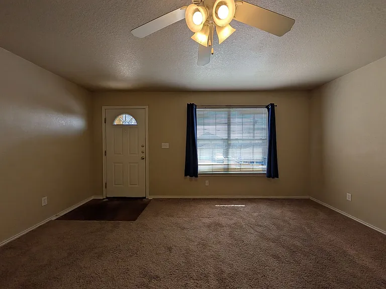 1013 Misty Acres Dr — Photo 7