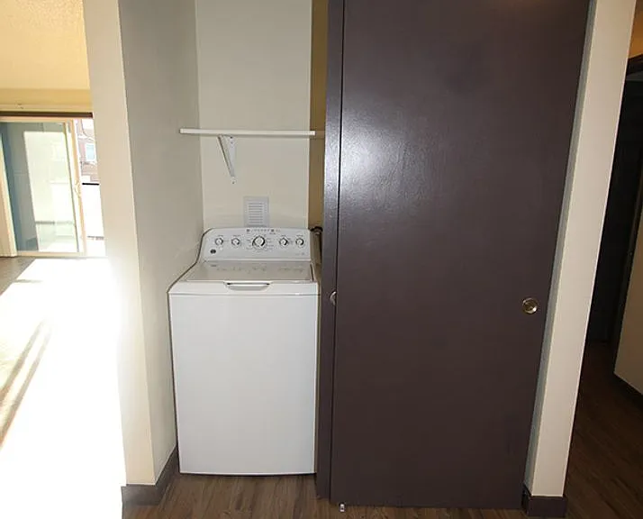 Hamilton Hall Apartments - Queen Anne — Photo 21