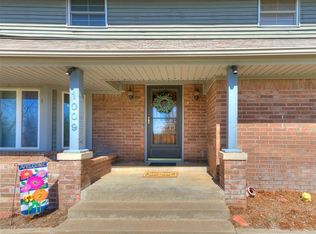 1009 Shelly Ln, Edmond, OK 73034