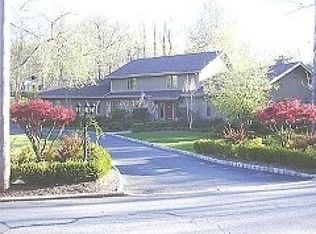 59 Round Hill Rd, Kinnelon, NJ 07405