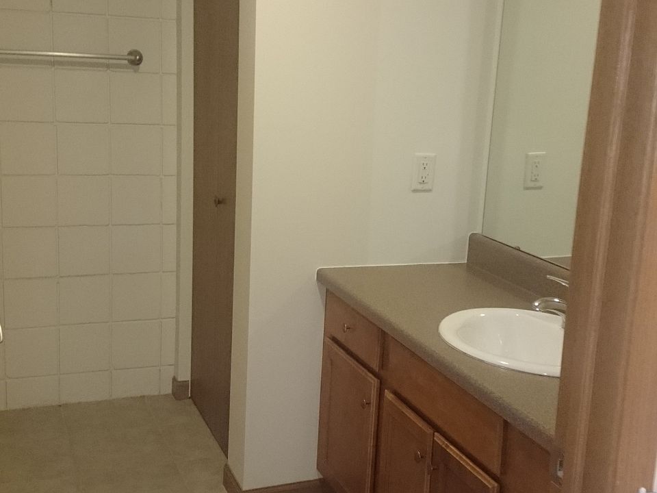2nd image of 400 Richmond St #343