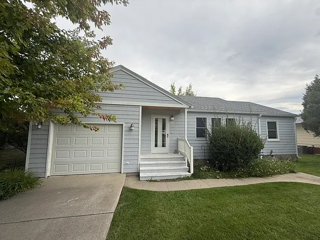 3 bed, 1880 sqft, $2,300 — Photo 2