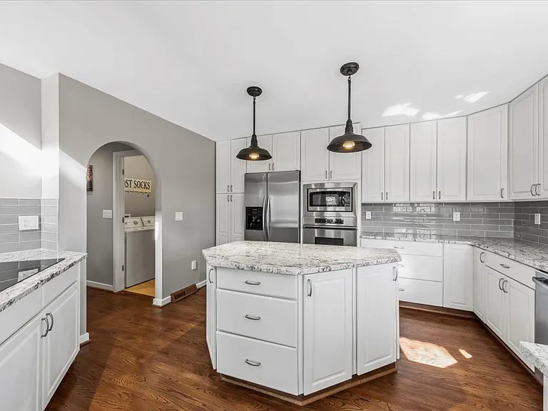2051 Marsh Flower Ln — Photo 4