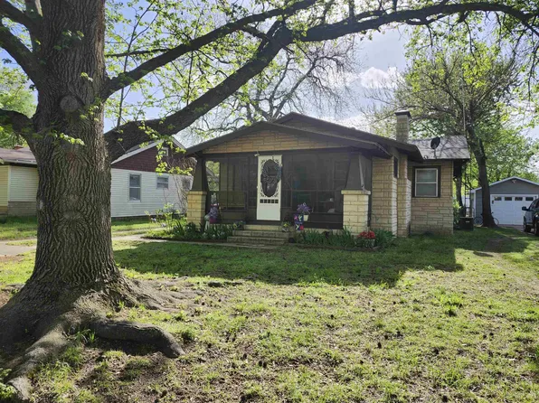 1323 N 2nd St, Arkansas City, KS 67005