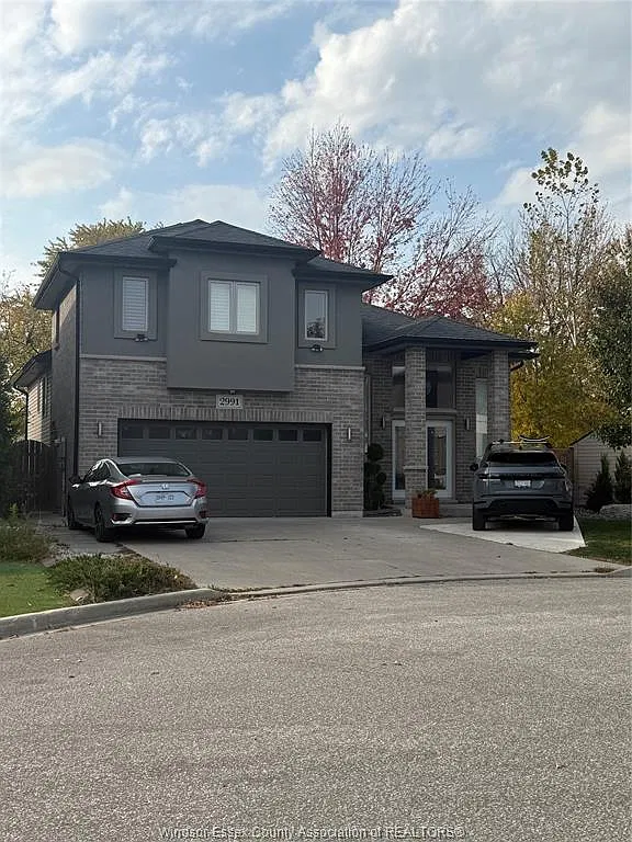 4 bed, $3,000 — Photo 1