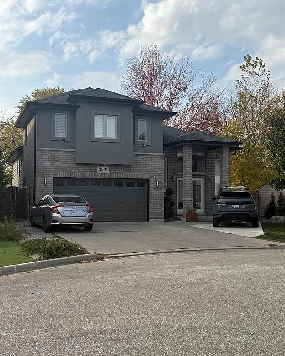 2991 McRobbie Cres