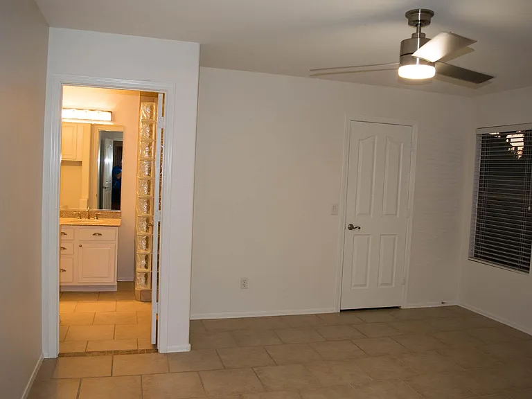 4709 E Abraham Ln — Photo 9