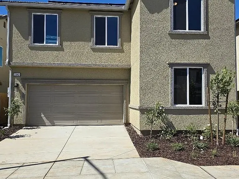 1015 Plum Tree Ave — Photo 1
