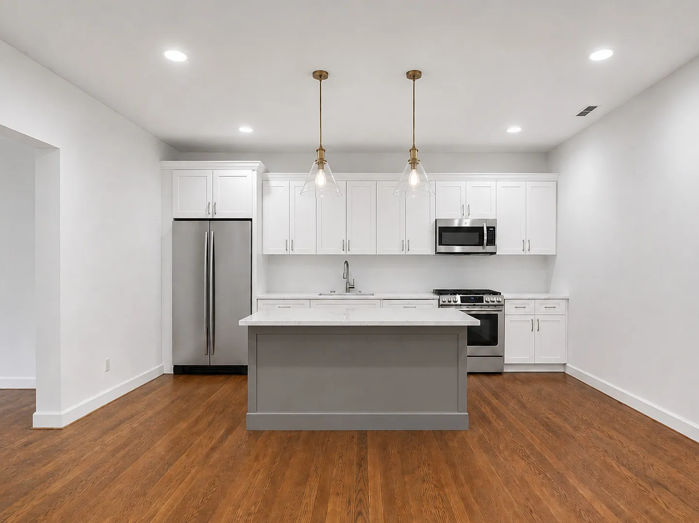 4 bed, 2400 sqft, $3,663 — Photo 4