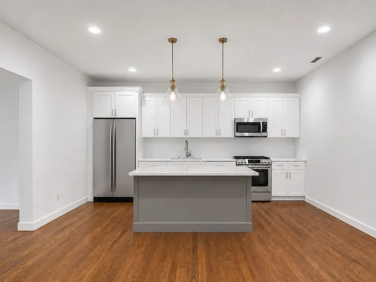 6914 N Sheridan Rd #2 — Photo 4
