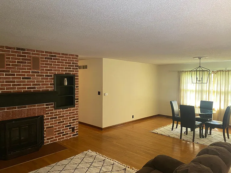 Beautiful hardware & Nice Fireplace no work but pretty! Cozy!